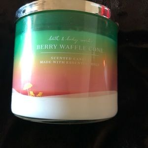 Bath & Body Works Ice Cream Bar & Berry Waffle Cone 3-Wick Candles